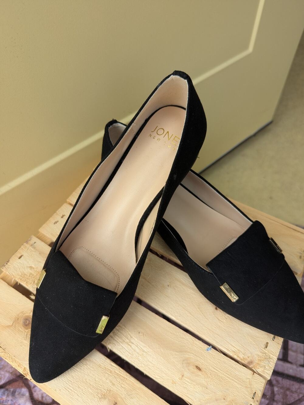Jones New York Quesheen Flats Womens 7.5M Black Pointed Toe Loafer Gold Heel